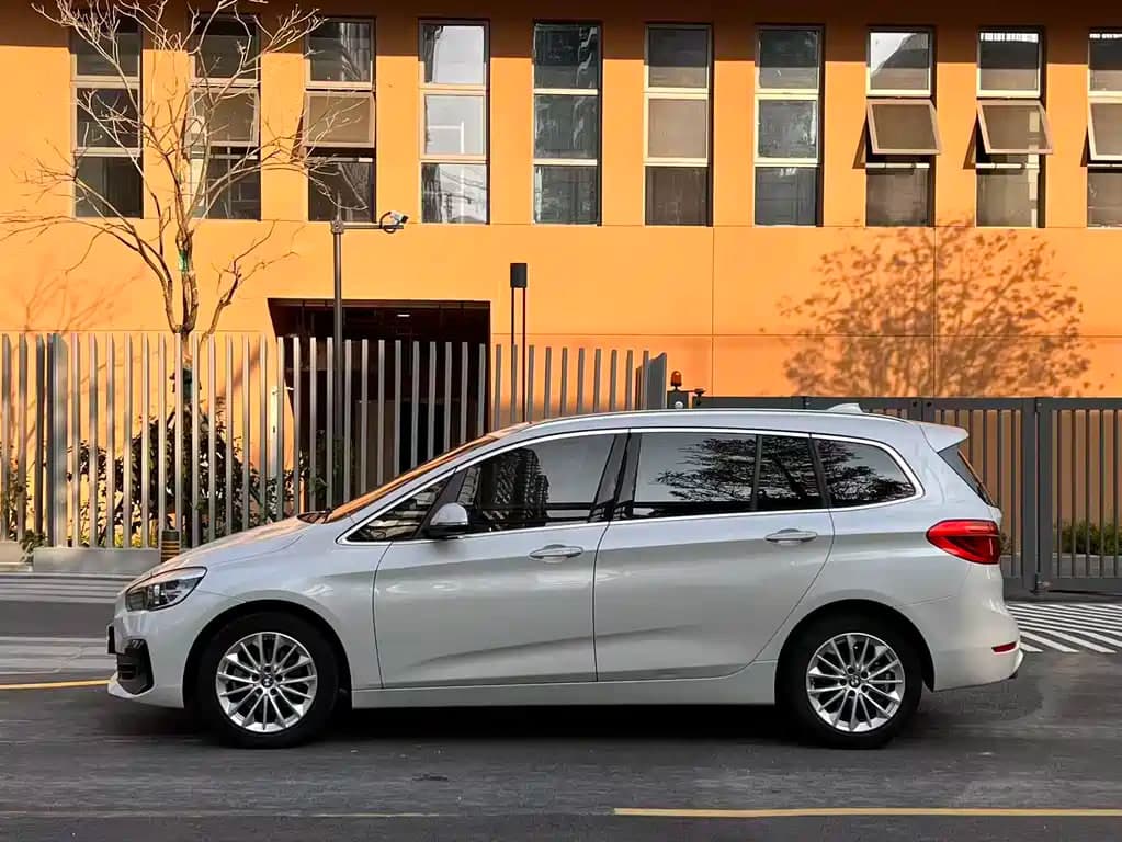 BMW 2 Series Active Tourer — фото 2
