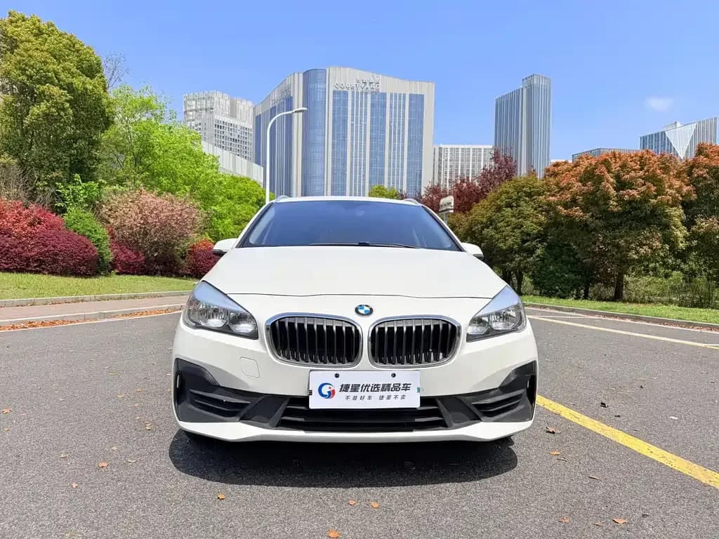 BMW 2 Series Active Tourer — фото 2