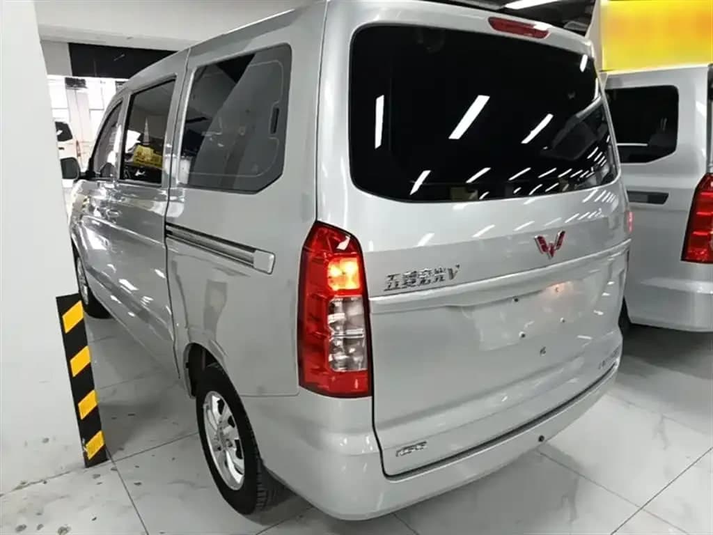 Wuling Hong Guang V — фото 2