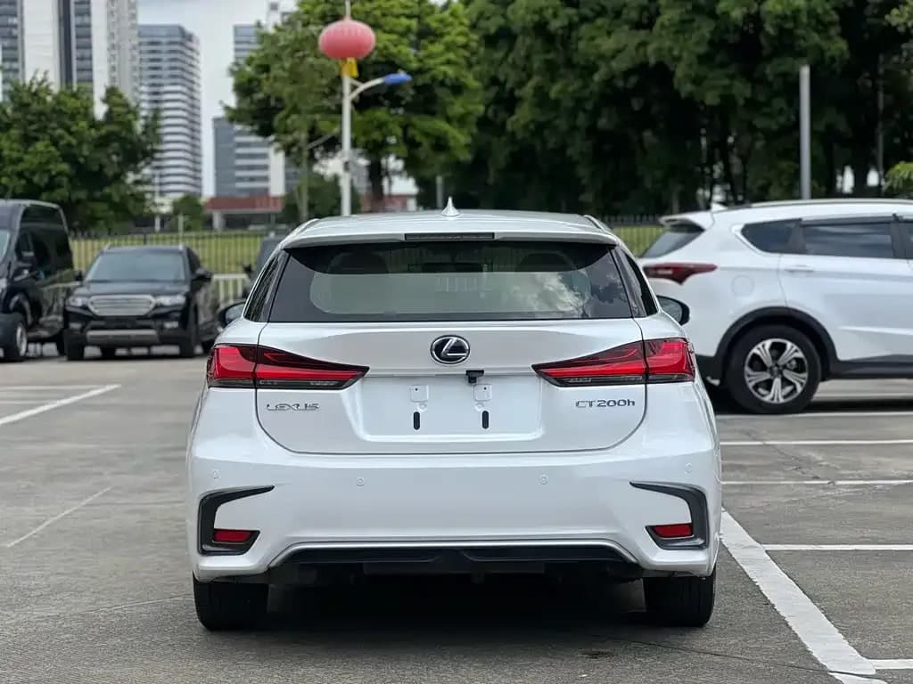 Lexus Ct — фото 2