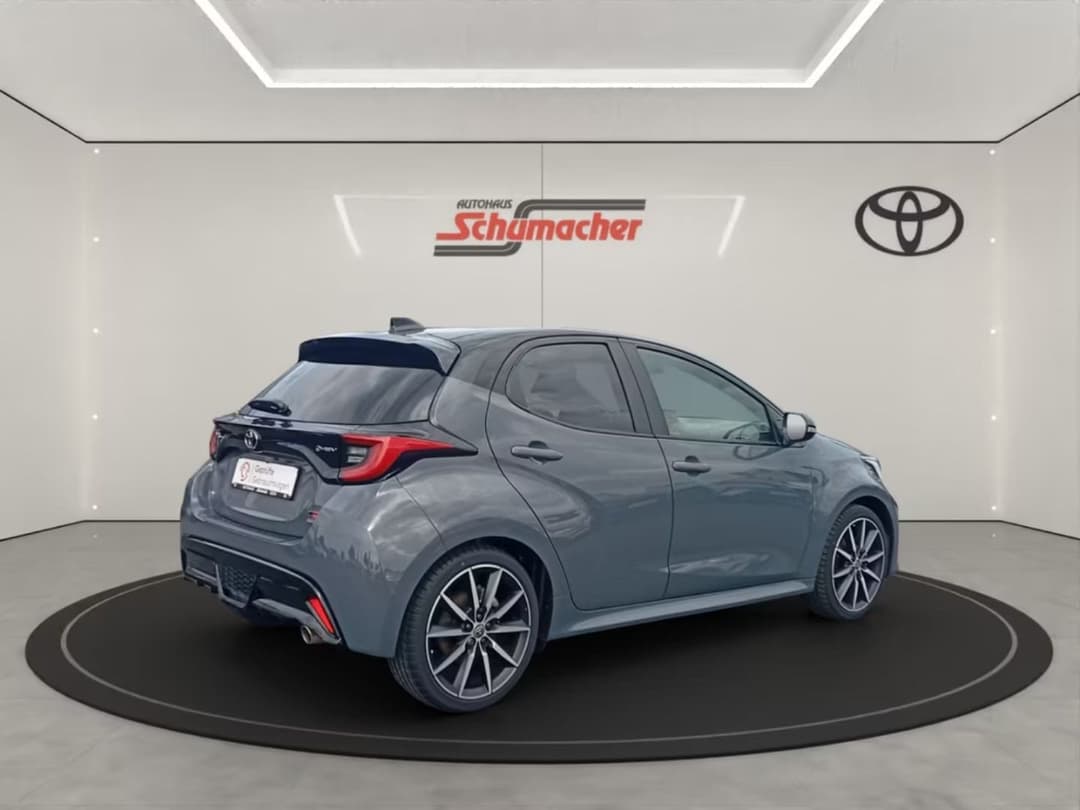 Toyota Yaris — фото 2