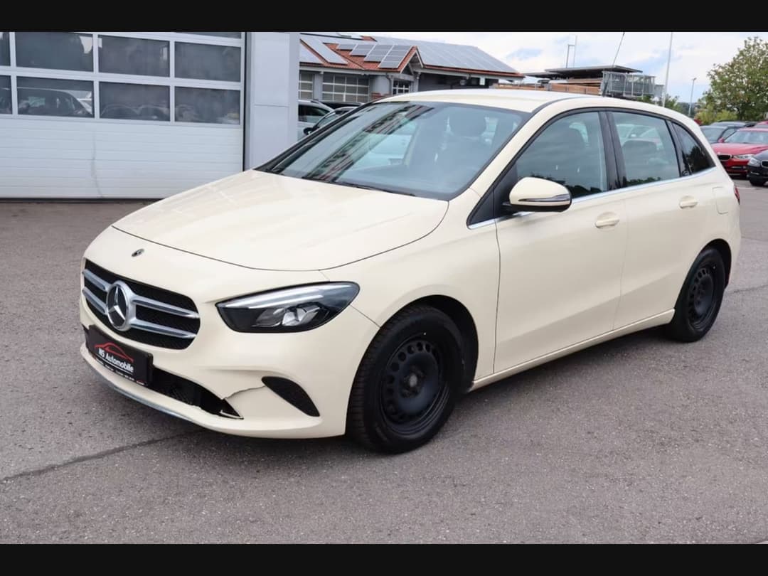 Mercedes-Benz B 180