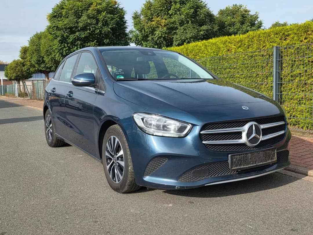 Mercedes-Benz B 180