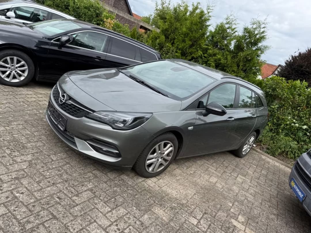 Opel Astra — фото 1
