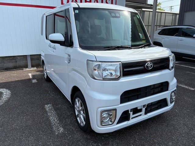 Toyota Pixis Mega