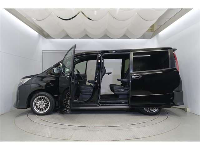 Toyota Noah — фото 2