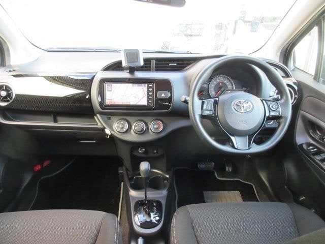 Toyota Vitz — фото 2