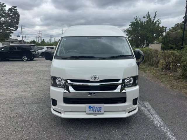 Toyota Hiace Commuter — фото 2