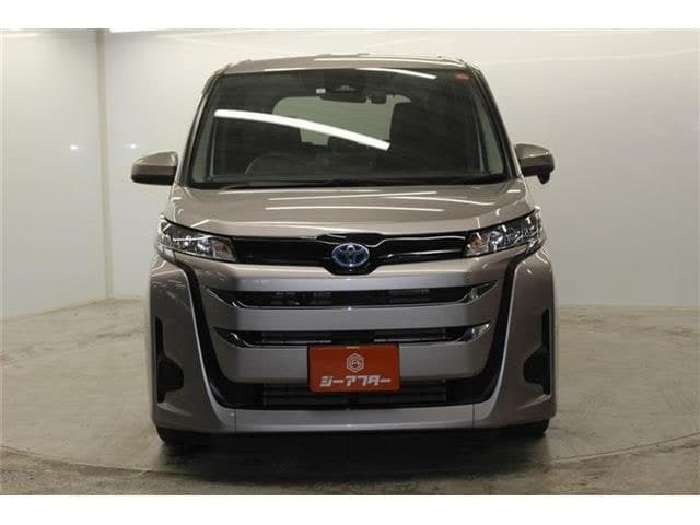 Toyota Noah — фото 2