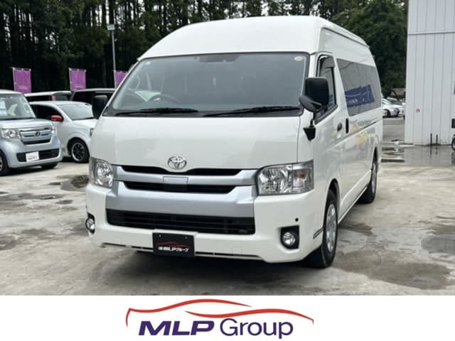 Toyota Hiace Commuter — фото 1