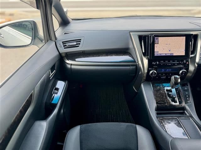 Toyota Alphard — фото 2