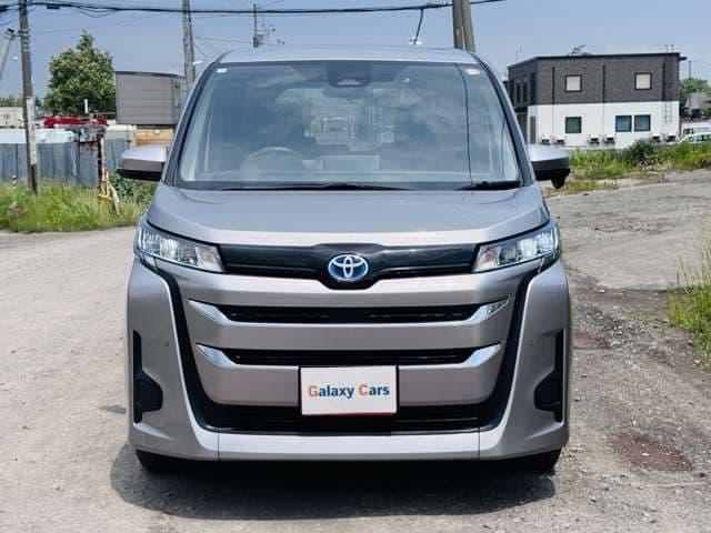 Toyota Noah — фото 2