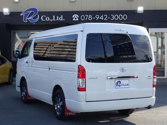 Toyota Hiace — фото 2