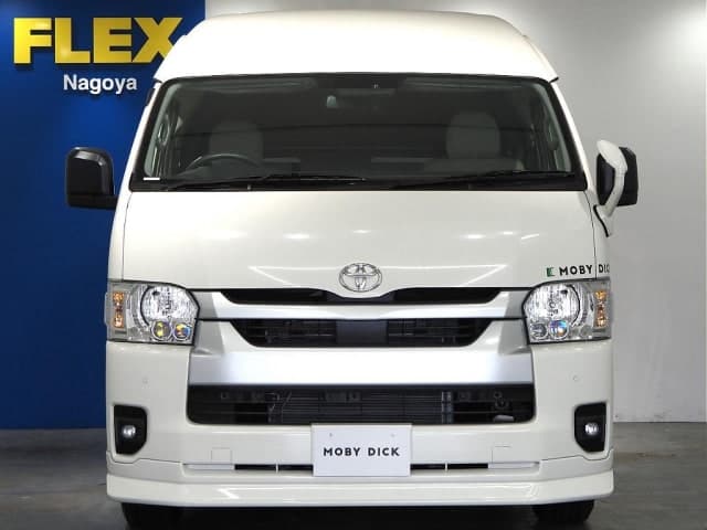 Toyota Hiace Commuter — фото 2