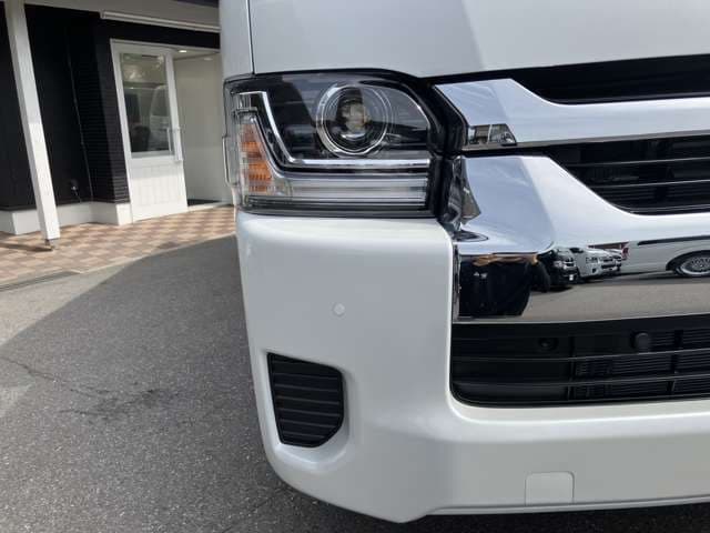 Toyota Hiace — фото 2