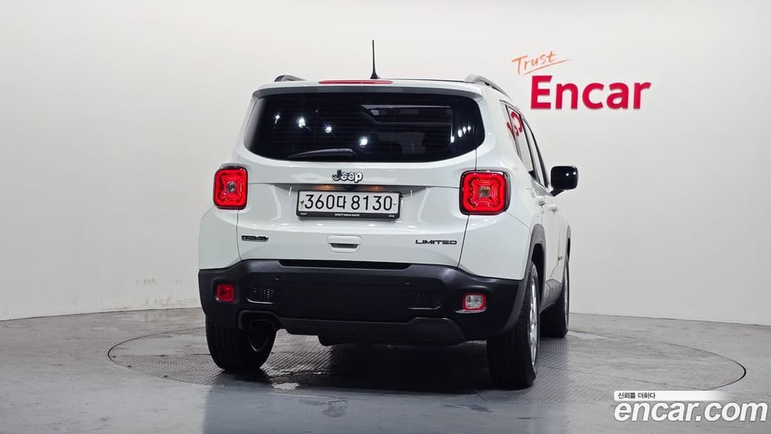 Jeep Renegade — фото 2