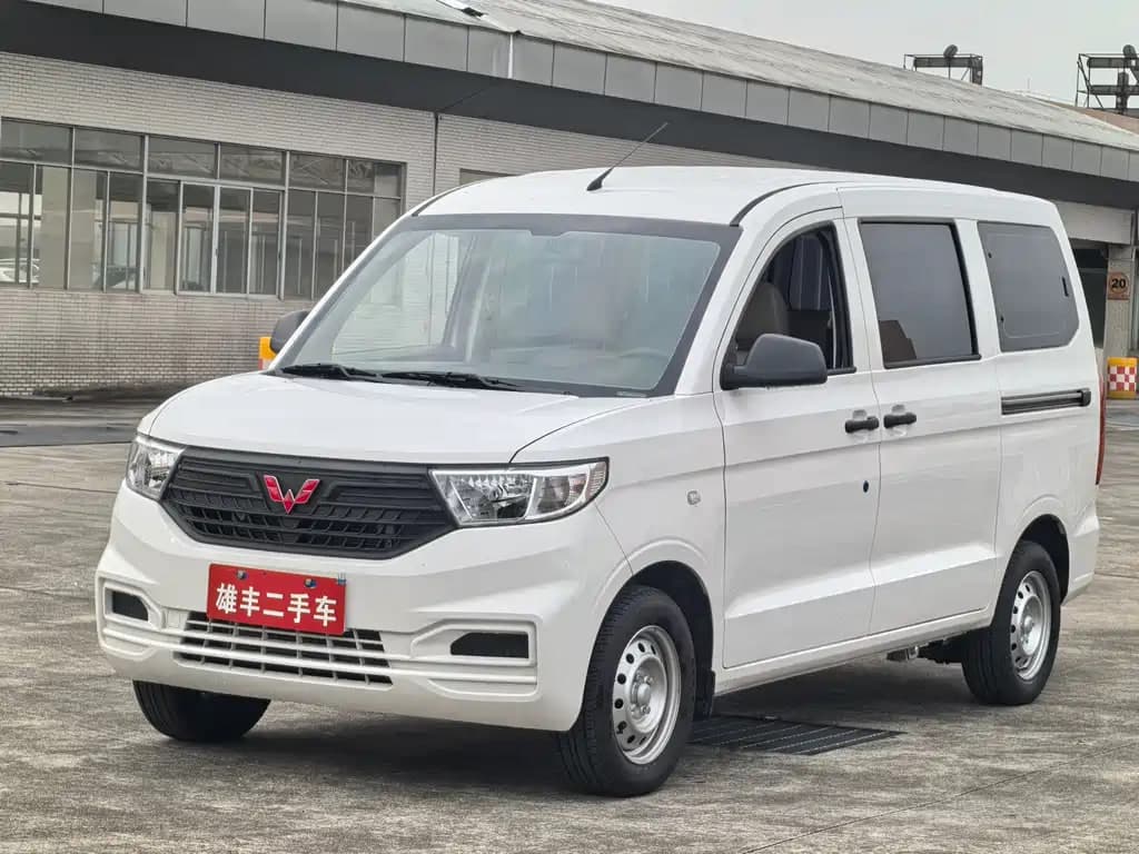 Wuling Hong Guang V