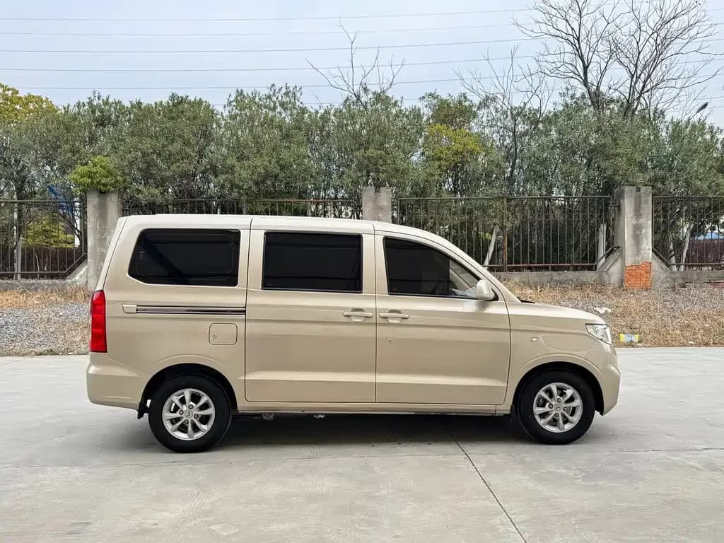 Wuling Hong Guang V